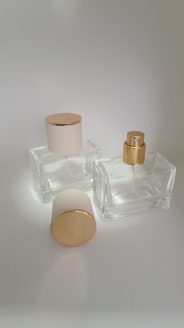 FRASCO VIDRO PERFUME 30 ML COM VÁLVULA OURO E TAMPA BEGE - Imagem 3