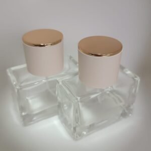 FRASCO VIDRO PERFUME 30 ML COM VÁLVULA OURO E TAMPA BEGE