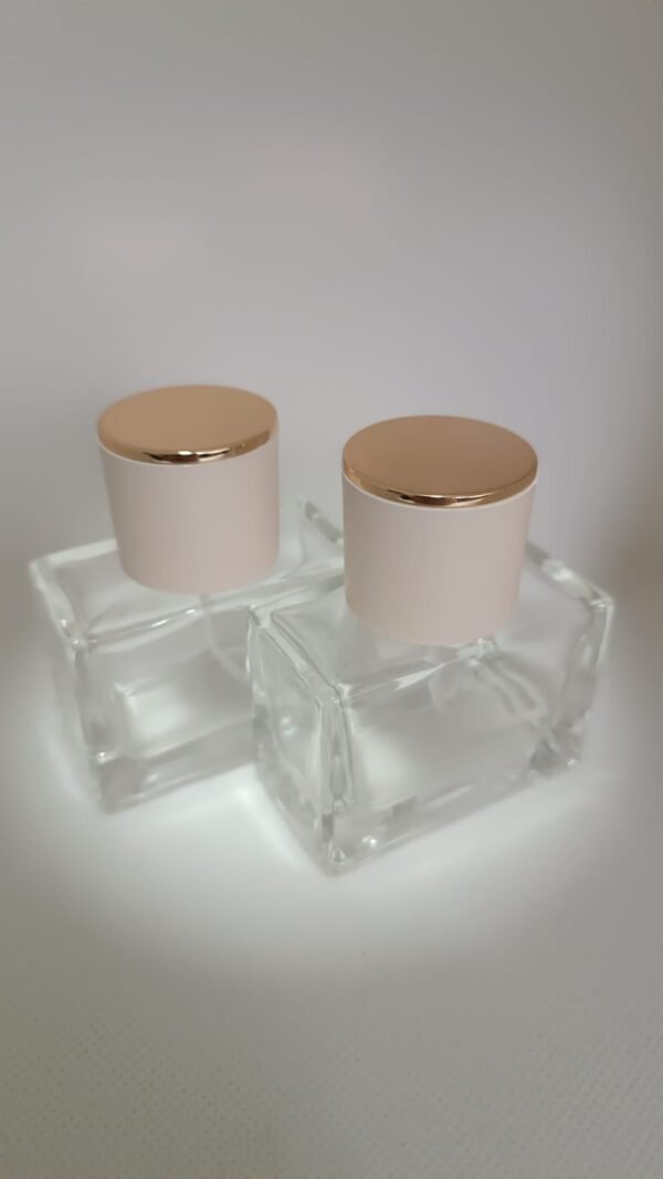 FRASCO VIDRO PERFUME 30 ML COM VÁLVULA OURO E TAMPA BEGE