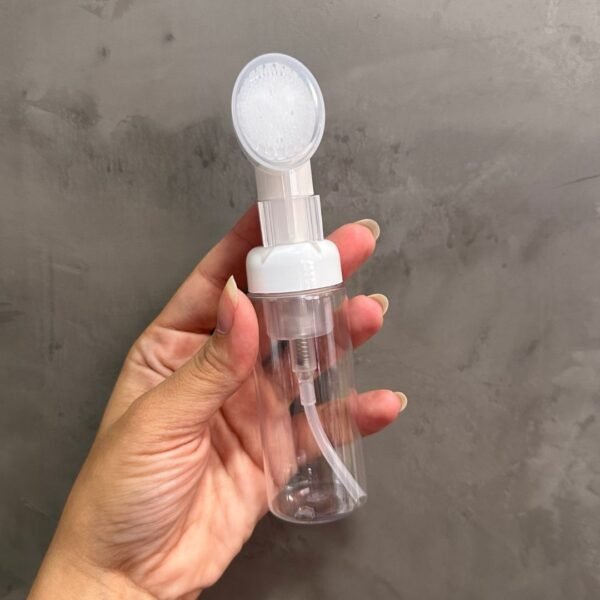 FRASCO TRANSPARENTE EM PLÁSTICO COM ESCOVA DE SILICONE PARA LIMPEZA FACIAL 50ml - Imagem 3