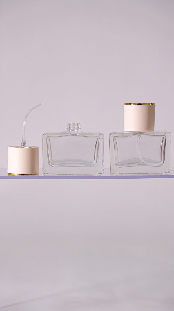 FRASCO PERFUME 30 ML VIDRO COM VÁLVULA OURO E TAMPA BEGE